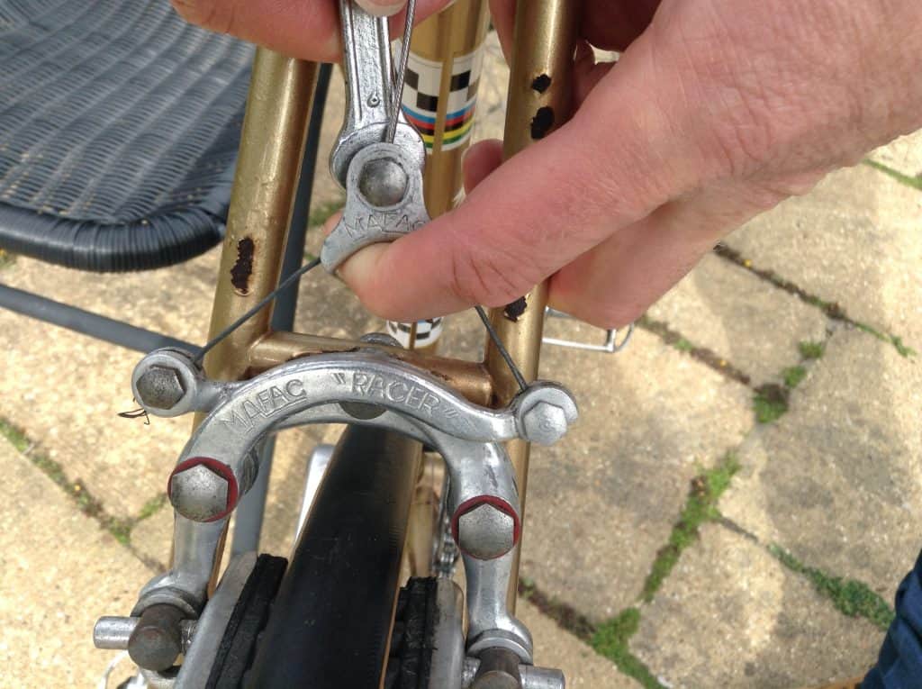 Adjusting Mafac centrepull brakes image of screw release