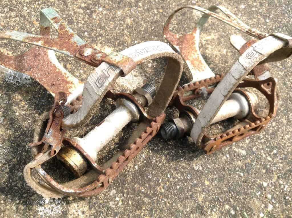 Image of very rusty pedals