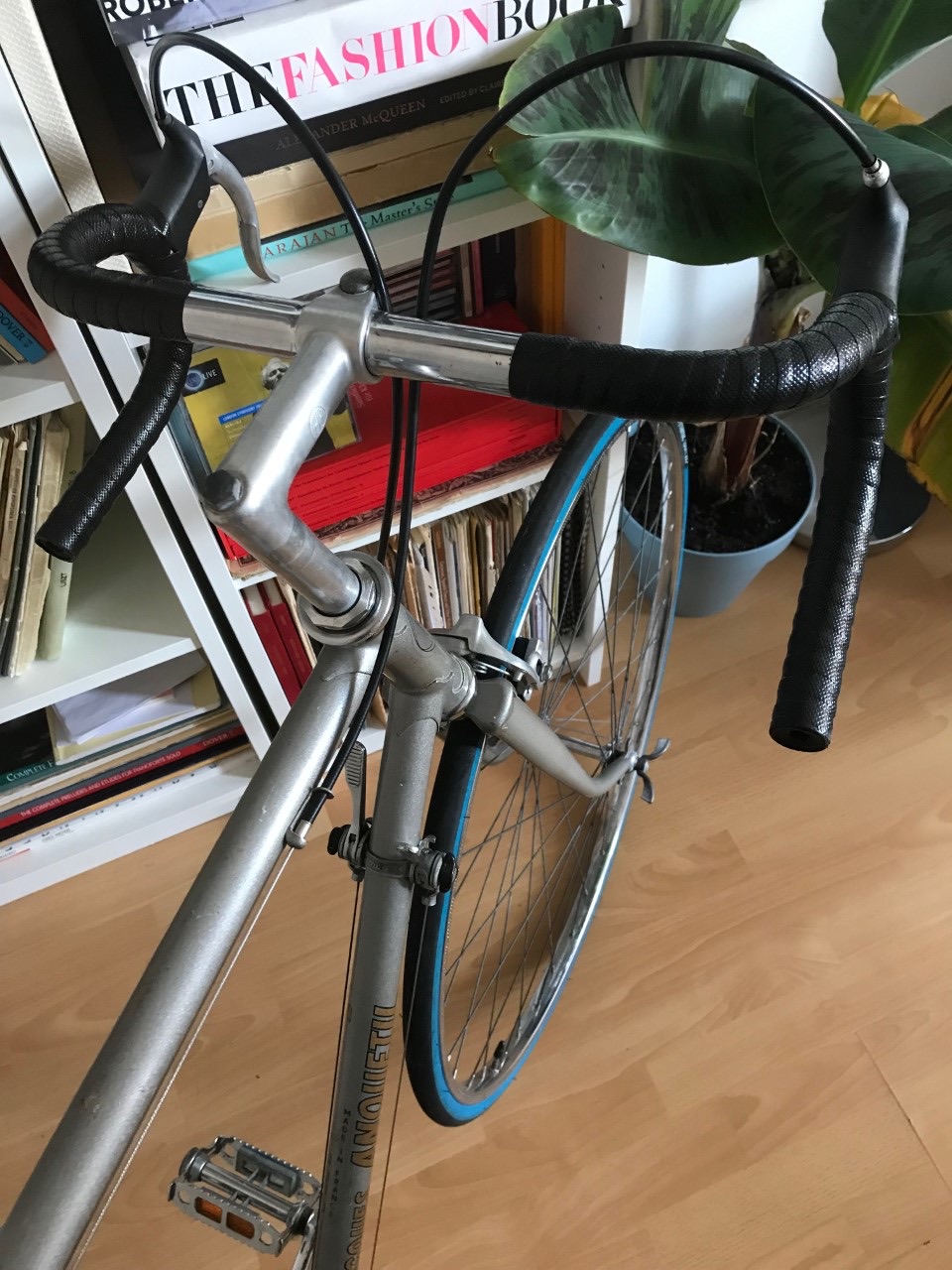 Image of handlebars of Ancquetil bike