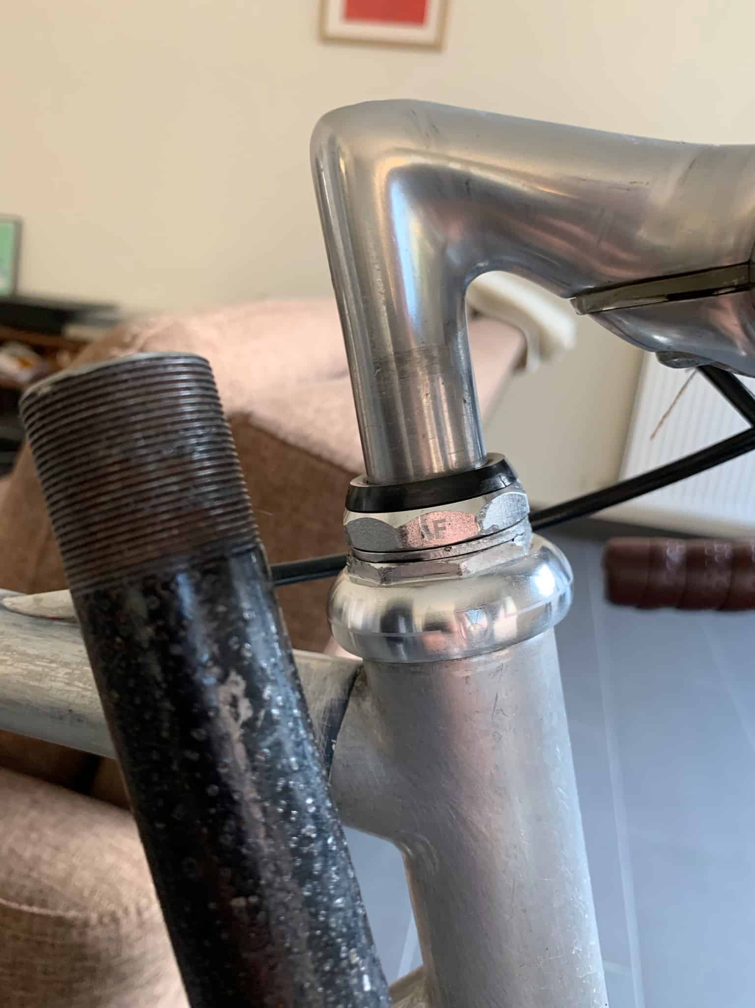 Image of steerer which is too long for headtube