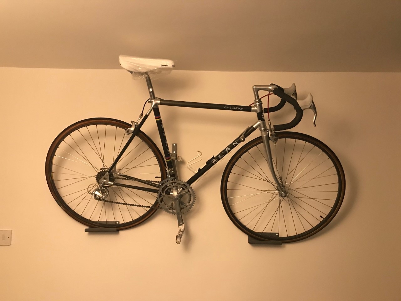 Image of vintage Alan bike on wall