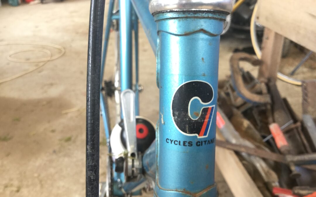 Cycles Gitane in Blue with a Chain Line Problem – Video