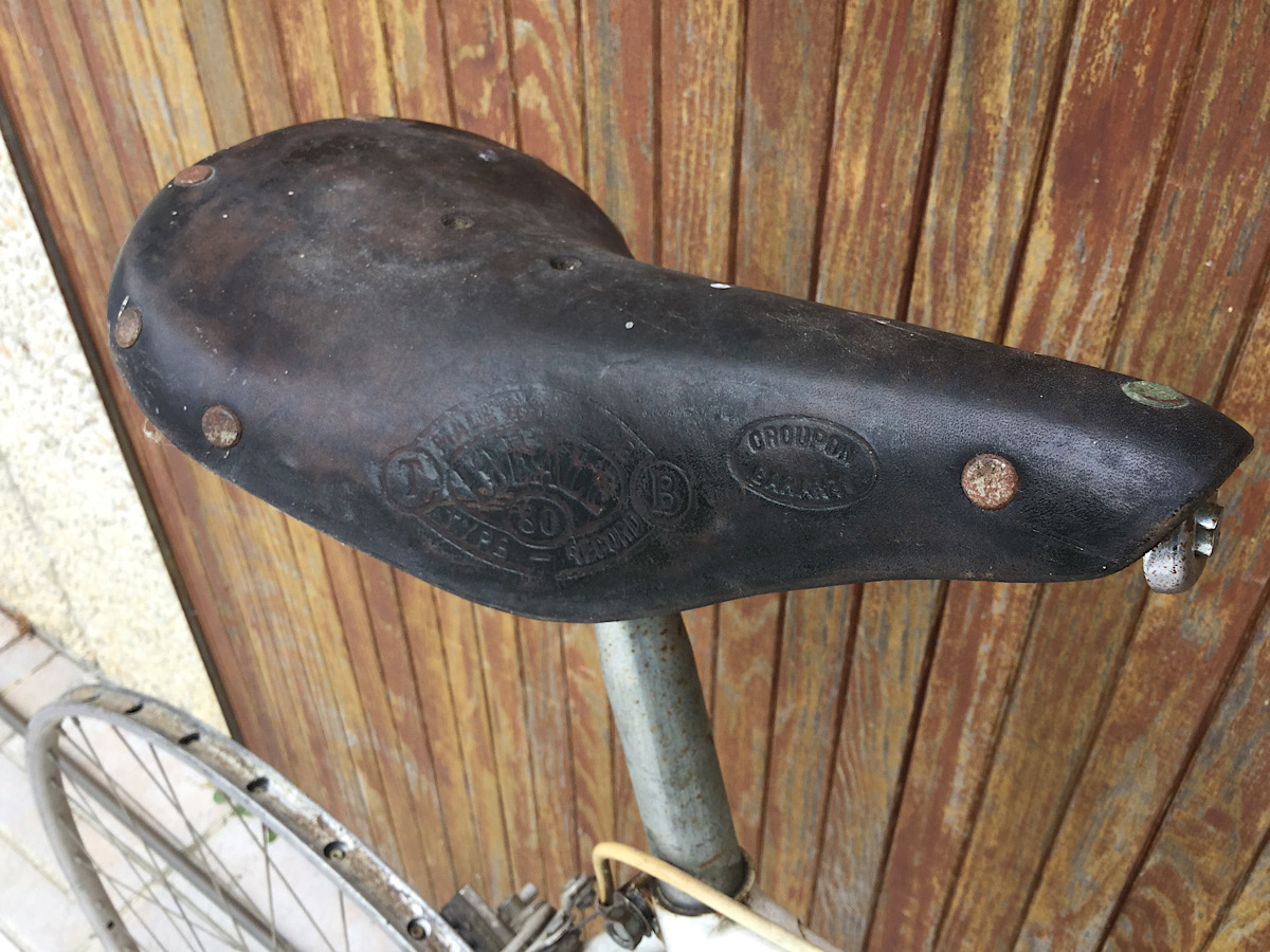 Image of Ideale Saddle on Peugeot Bike