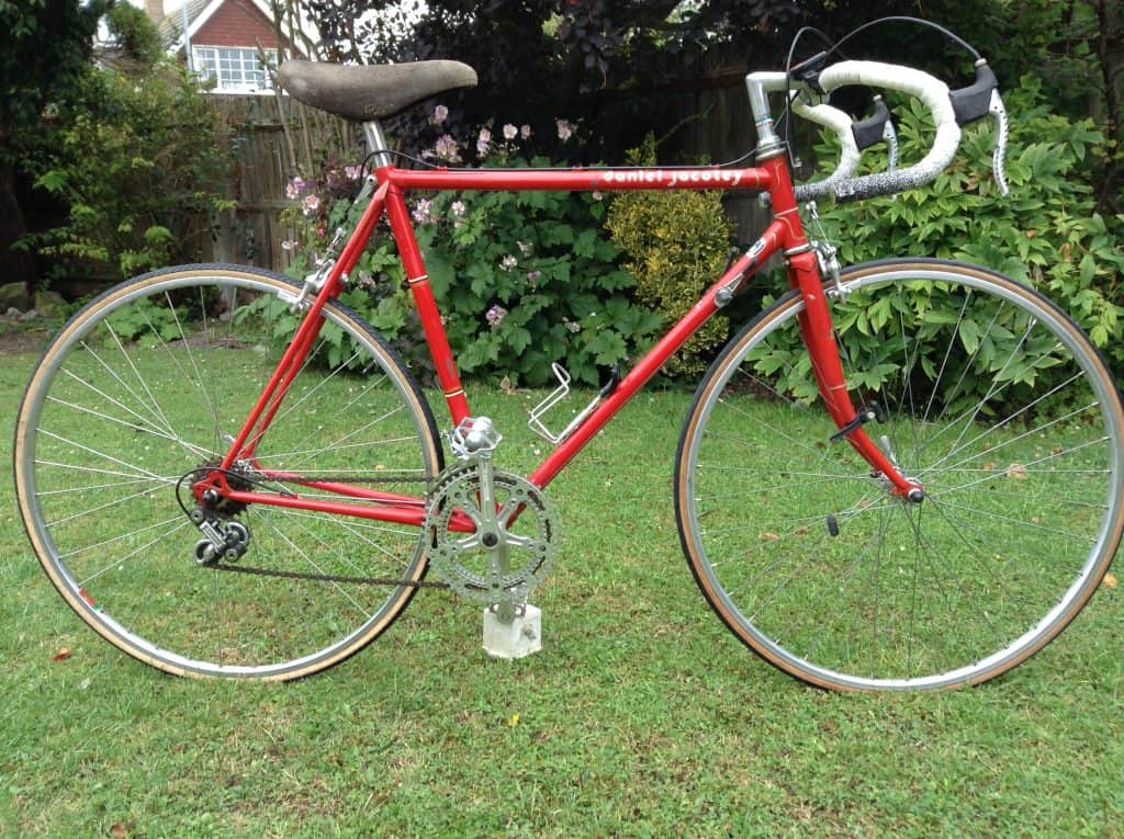 Image of red vintage French bike with damaged steerer threads