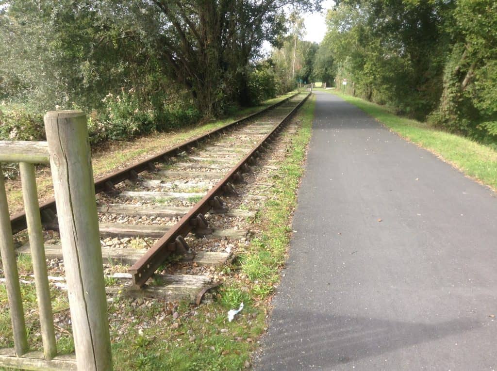 Riding the Avenue Verte image railway