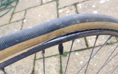 Tubular Tyre Repair: Gluing the Side Trim