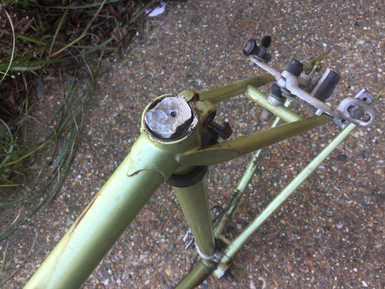 Image of seat post stuck within tube