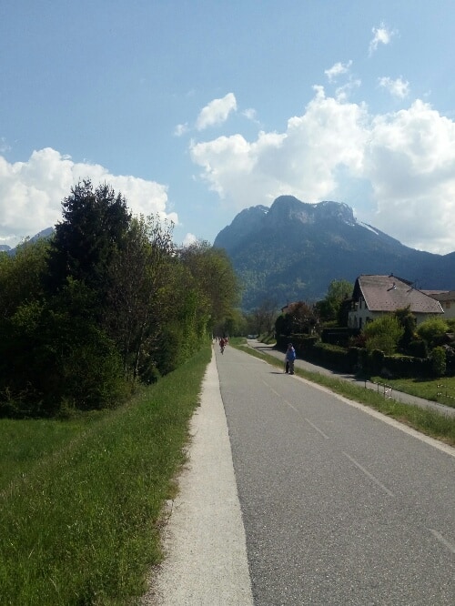 Image of bike lane Lake Annecy