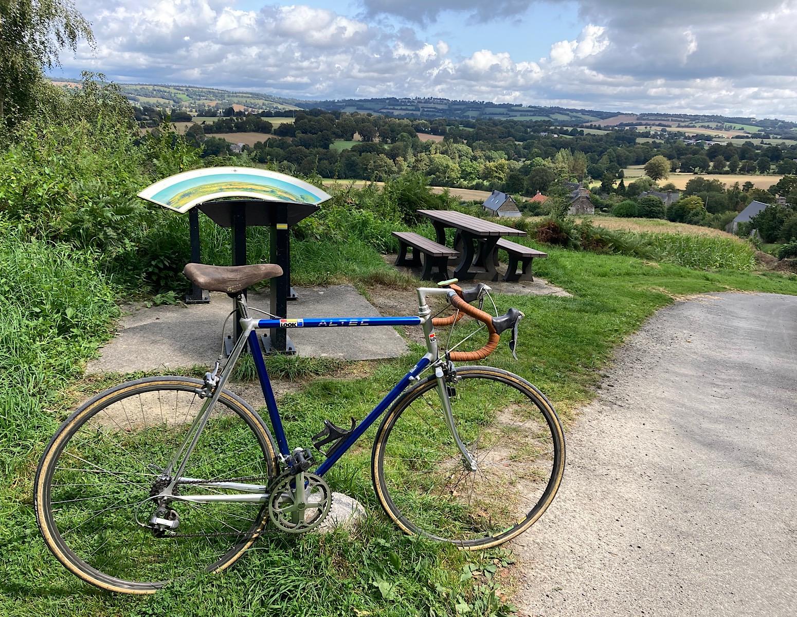 Image of riding my vintage bike Altec on trail