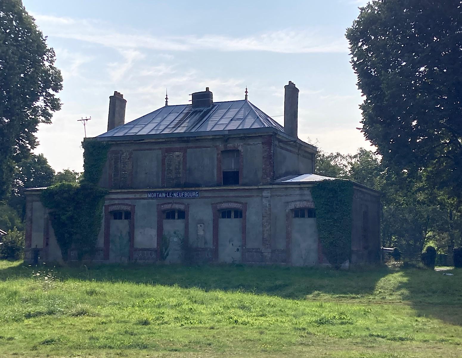 Le Neufbourg station today image